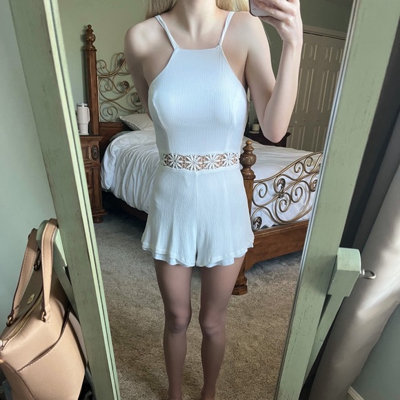 Tea & Cup White Floral Lace Halter Neck Romper Size Small - Picture 13 of 15